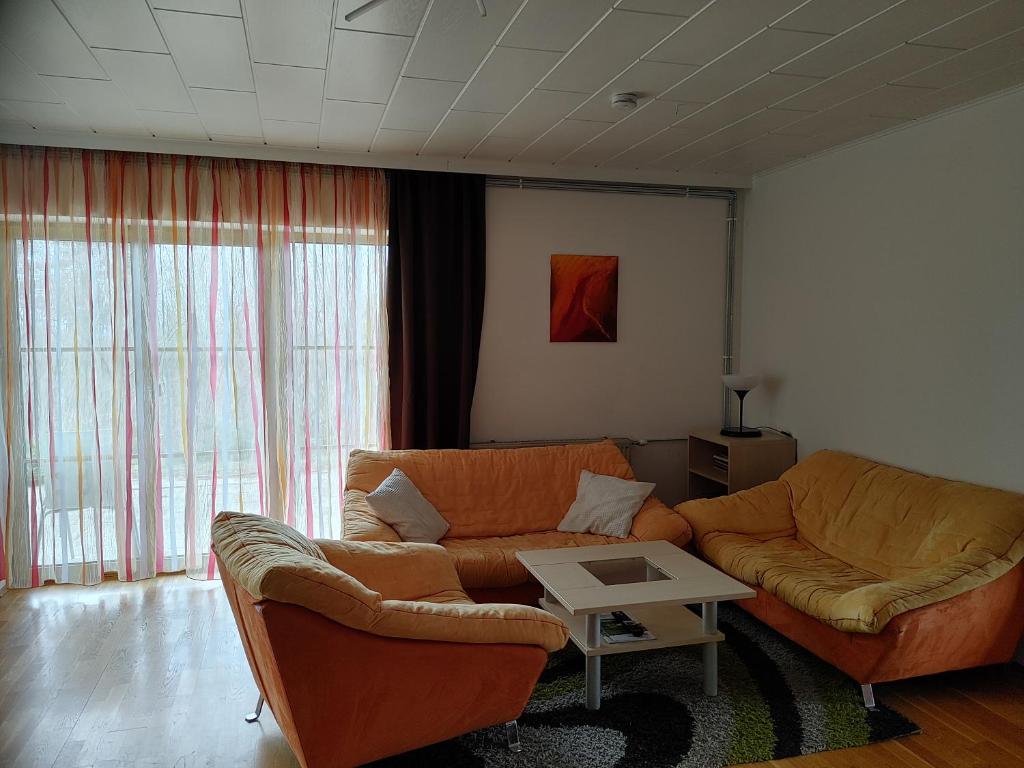 Gemütliche Sitzgarnitur im Wohnzimmer